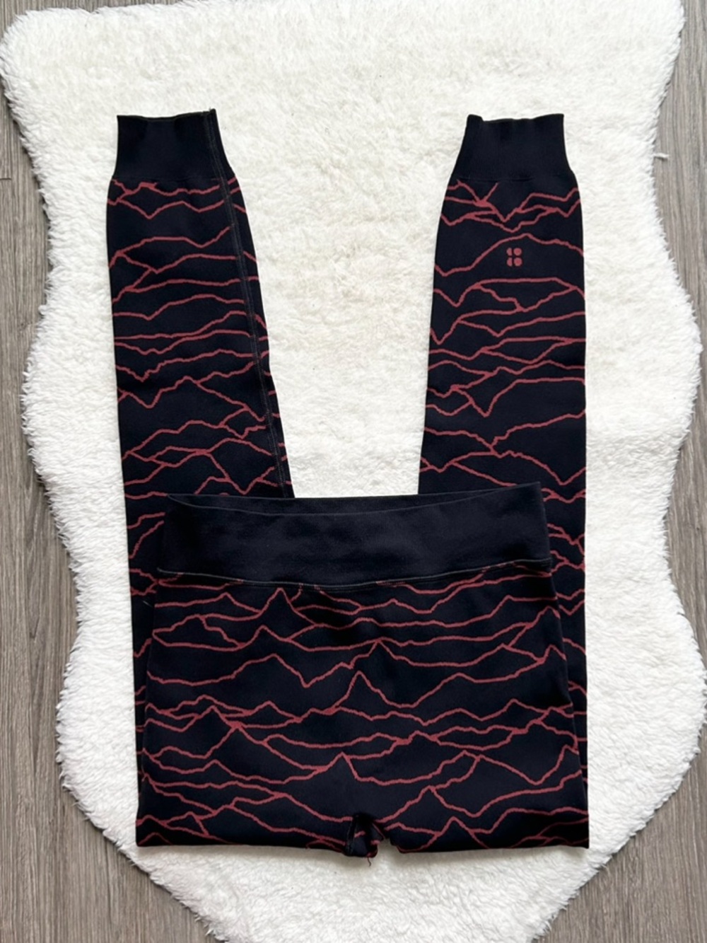 Sweaty Betty Black Thermal Red Mountain Pattern Leggings